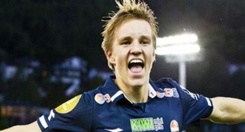 أصغر لاعب دولي في العالم يُبهر مسئولي البارسا واليونايتد